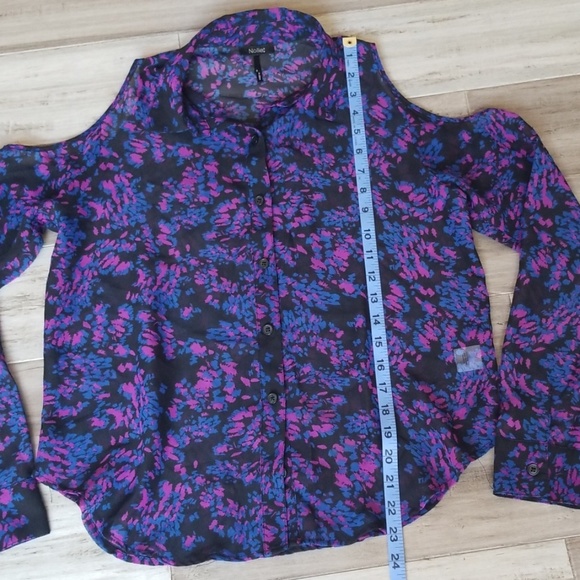 Nollie Cold Shoulder Button Down Printed Top - Picture 6 of 7